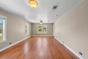 1802 Marjorie St, Brenham, TX 77833 - Photo 5