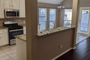 3519 Deerbrook Ct, Pearland, TX 77584 - Photo 5