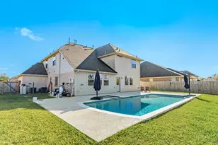 707 Burr Oak, Richwood, TX 77531 - Photo 3