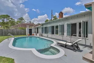 502 Wildwood Dr, Seabrook, TX 77586 - Photo 1