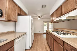 5710 Saxon Dr, Houston, TX 77092 - Photo 9