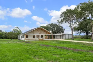 1935 Willow Rd, Wallis, TX 77485 - Photo 3