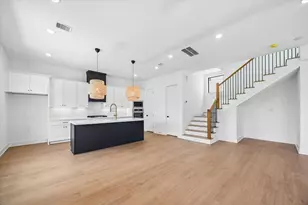1327 W 22nd St, Houston, TX 77008 - Photo 5