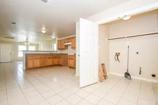 894 N Victory Dr, Houston, TX 77088 - Photo 13