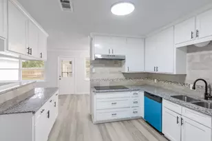 3820 Evergreen Dr, Dickinson, TX 77539 - Photo 13