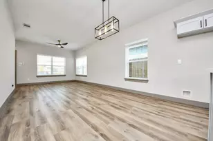 9916 Dipping Woods St, Houston, TX 77076 - Photo 15