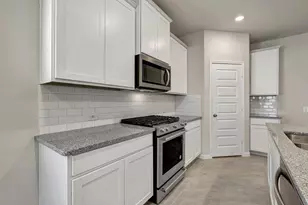 2223 Cherryvale Dr, Tomball, TX 77375 - Photo 11