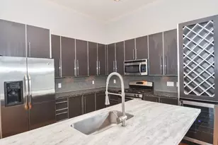 748 W 16th St, Houston, TX 77008 - Photo 3