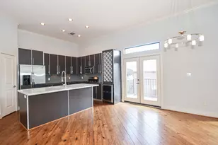 748 W 16th St, Houston, TX 77008 - Photo 3