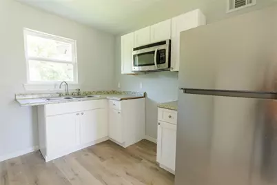 1020 5th Avenue N, Texas City, TX 77590 - Photo 3