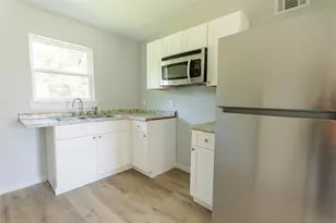 1020 5th Ave N, Texas City, TX 77590 - Photo 3