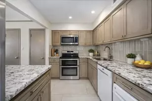 470 N Post Oak Ln, Houston, TX 77024 - Photo 3