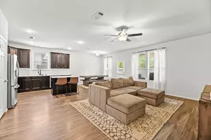 2340 N Amber Ruse Ct, Conroe, TX 77304 - Photo 3