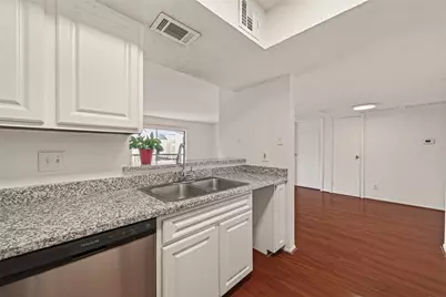 2818 S Bartell Drive #25, Houston, TX 77054 - Photo 5