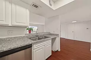 2818 S Bartell Dr, Houston, TX 77054 - Photo 5