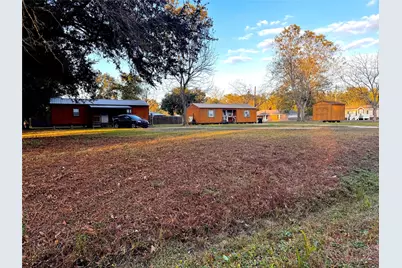 369 E Chestnut Street, Winnie, TX 77665 - Photo 3