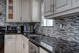 10189 Beekman Pl Dr, Houston, TX 77043 - Photo 17