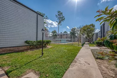 10189 Beekman Place Drive, Houston, TX 77043 - Photo 3