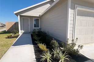 12526 Mountain Daisy Rd, Houston, TX 77038 - Photo 3