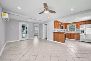 2023 1/2 Hollywood Ave, Galveston, TX 77551 - Photo 9