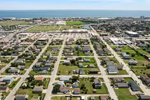 2023 1/2 Hollywood Ave, Galveston, TX 77551 - Photo 49