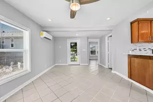 2023 1/2 Hollywood Ave, Galveston, TX 77551 - Photo 9
