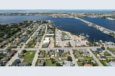 2023 1/2 Hollywood Avenue, Galveston, TX 77551 - Photo 3