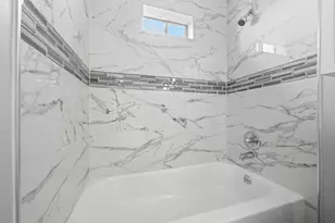 2023 1/2 Hollywood Ave, Galveston, TX 77551 - Photo 17