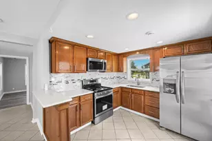 2023 1/2 Hollywood Ave, Galveston, TX 77551 - Photo 13