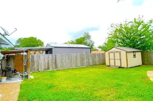 128 Houston St, Angleton, TX 77515 - Photo 19