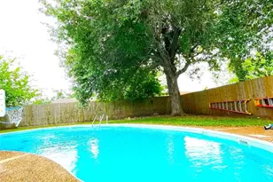 128 Houston St, Angleton, TX 77515 - Photo 9