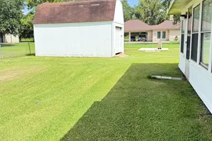 1410 S Dance Dr, West Columbia, TX 77486 - Photo 9