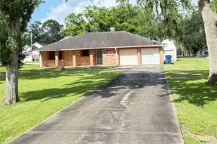 1410 S Dance Dr, West Columbia, TX 77486 - Photo 1