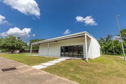 425 E Obryant Street, Bellville, TX 77418 - Photo 1
