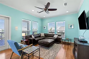 3923 Reeves Dr, Galveston, TX 77554 - Photo 5