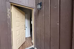 3100 Walnut Bend Ln, Houston, TX 77042 - Photo 3