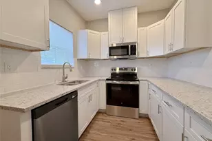 3100 Walnut Bend Ln, Houston, TX 77042 - Photo 17