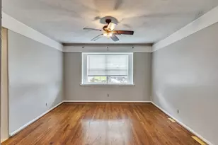 9934 Tiltree St, Houston, TX 77075 - Photo 13