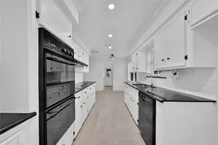 9411 Roos Rd, Houston, TX 77036 - Photo 17