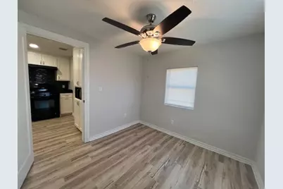 407 1/2 Walton Street, Houston, TX 77009 - Photo 9