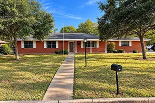 107 Franklin St, Weimar, TX 78962 - Photo 1