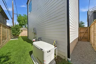 1023 Euclid St, Houston, TX 77009 - Photo 37