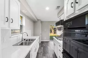 9627 Glenwood Forest Dr, Houston, TX 77078 - Photo 5