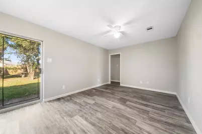 9627 Glenwood Forest Drive, Houston, TX 77078 - Photo 7