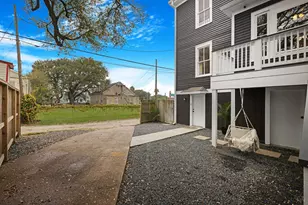 910 9th St, Galveston, TX 77550 - Photo 43