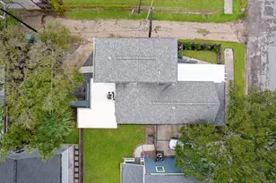 910 9th St, Galveston, TX 77550 - Photo 47