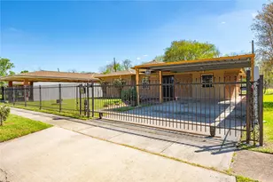 8606 Guinevere St, Houston, TX 77029 - Photo 17