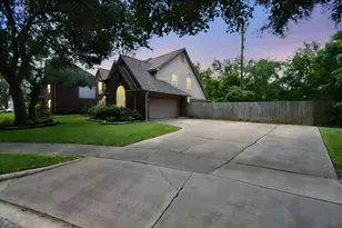 1810 Pebble Hill Ct, Sugar Land, TX 77478 - Photo 15