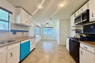 16907 Dusty Mill Dr W, Sugar Land, TX 77498 - Photo 7