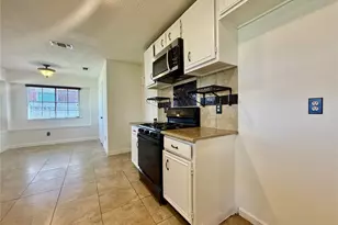 16907 Dusty Mill Dr W, Sugar Land, TX 77498 - Photo 9